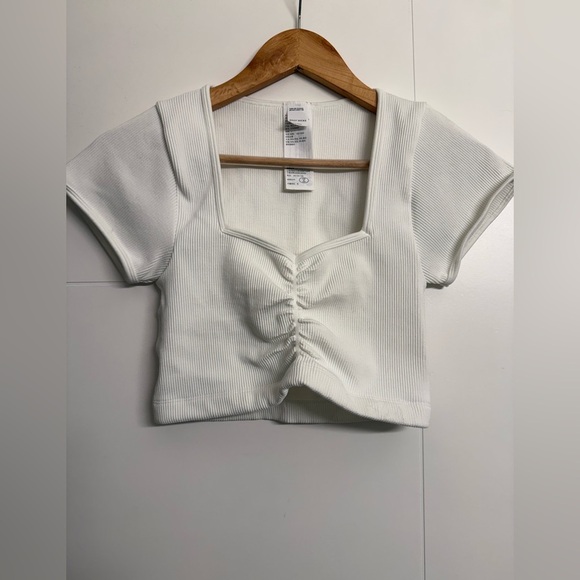 Gilly Hicks Tops - 🛍️$5 SALE - Gilly Hicks by Abercrombie White Ribbed Crop Top, size large.